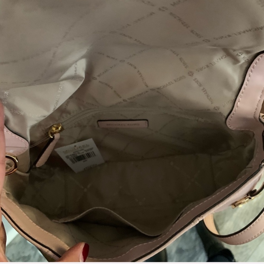 Last one ๐ New MK large Crossbody ๐ธ Bedford - Picture 5 of 8